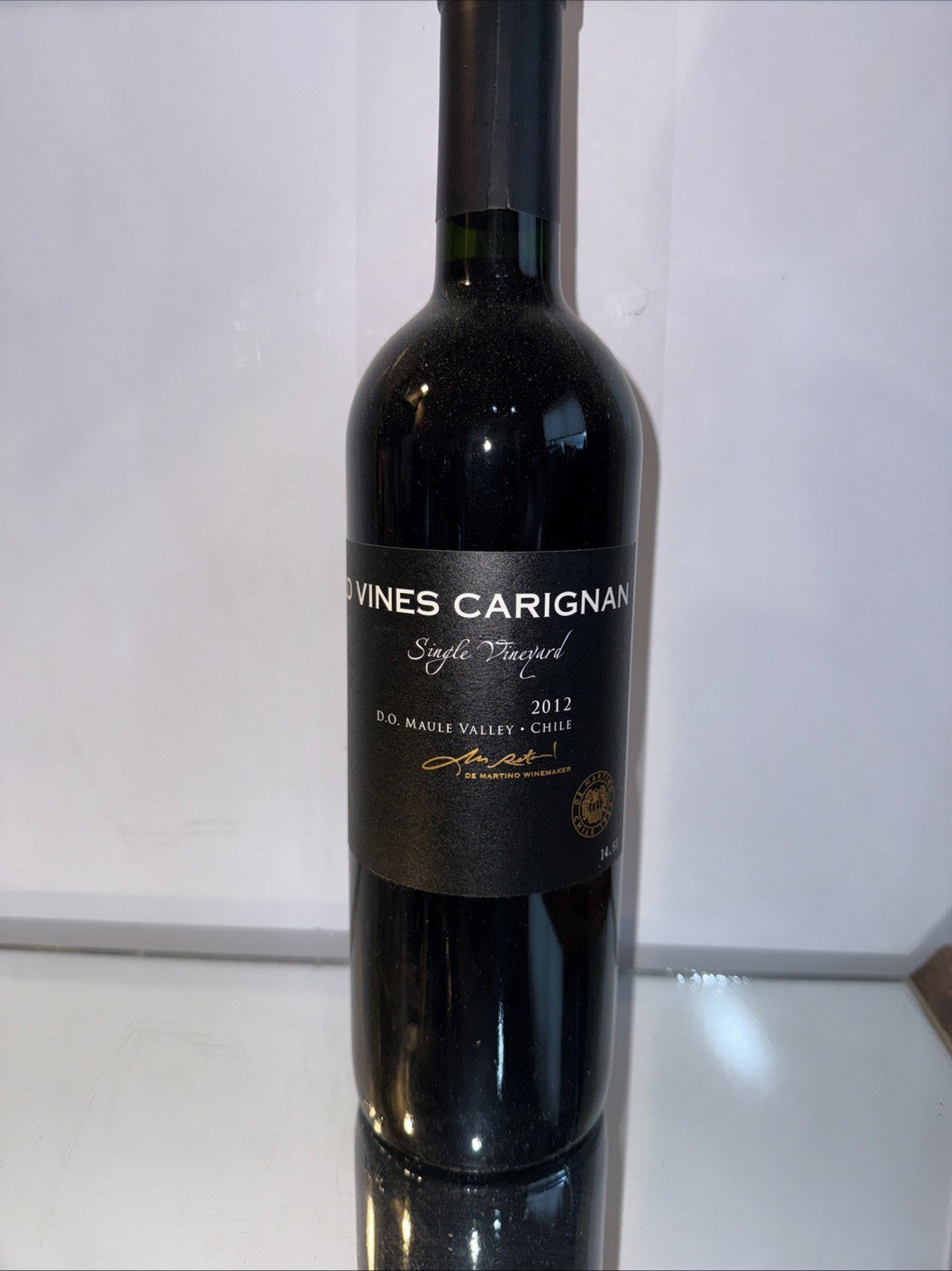 (750 ml) bottle of De Martino Vines Carignan Single Vineyard 2012