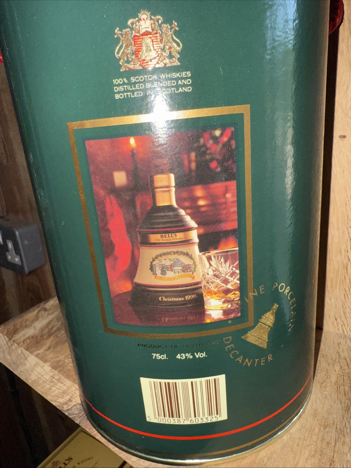 Bells Whisky Decanter christmas 1990 full boxed mint condition