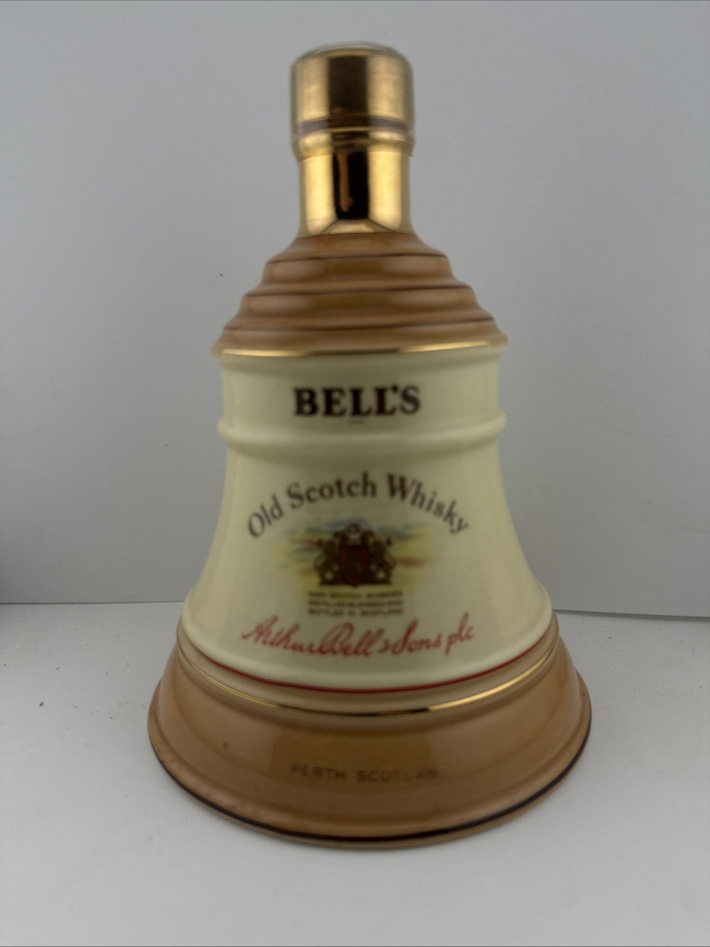 Bell’s 8 Year Old 43% Fine Old Scotch Whisky Porcelain Decanter + Tube Full