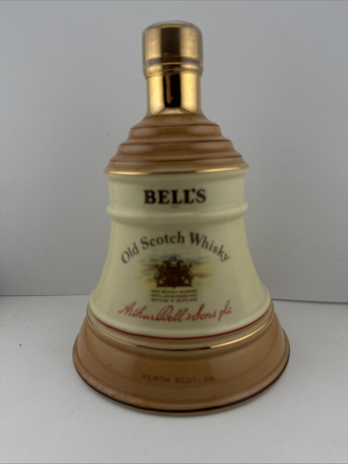 Bell’s 8 Year Old 43% Fine Old Scotch Whisky Porcelain Decanter + Tube Full