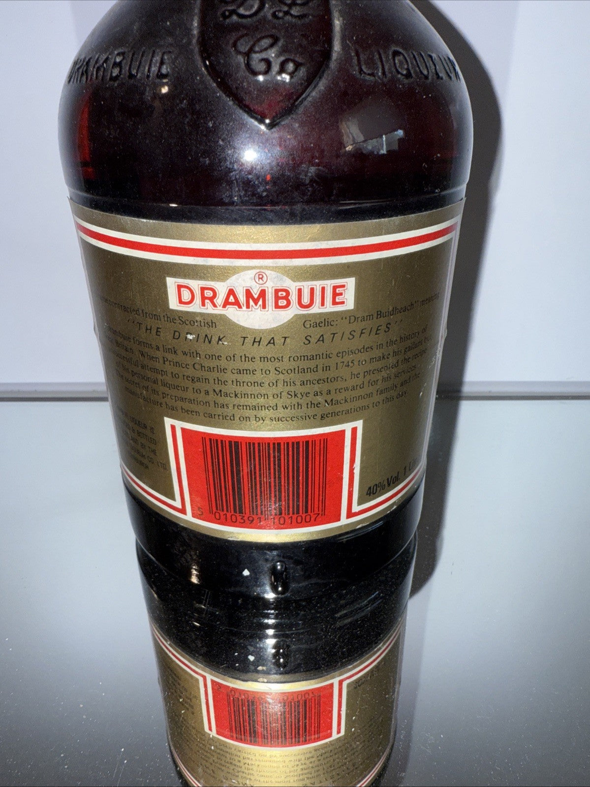 1L Bottle of Drambuie  liqueur iconic 40% alcohol 1980s Bottled