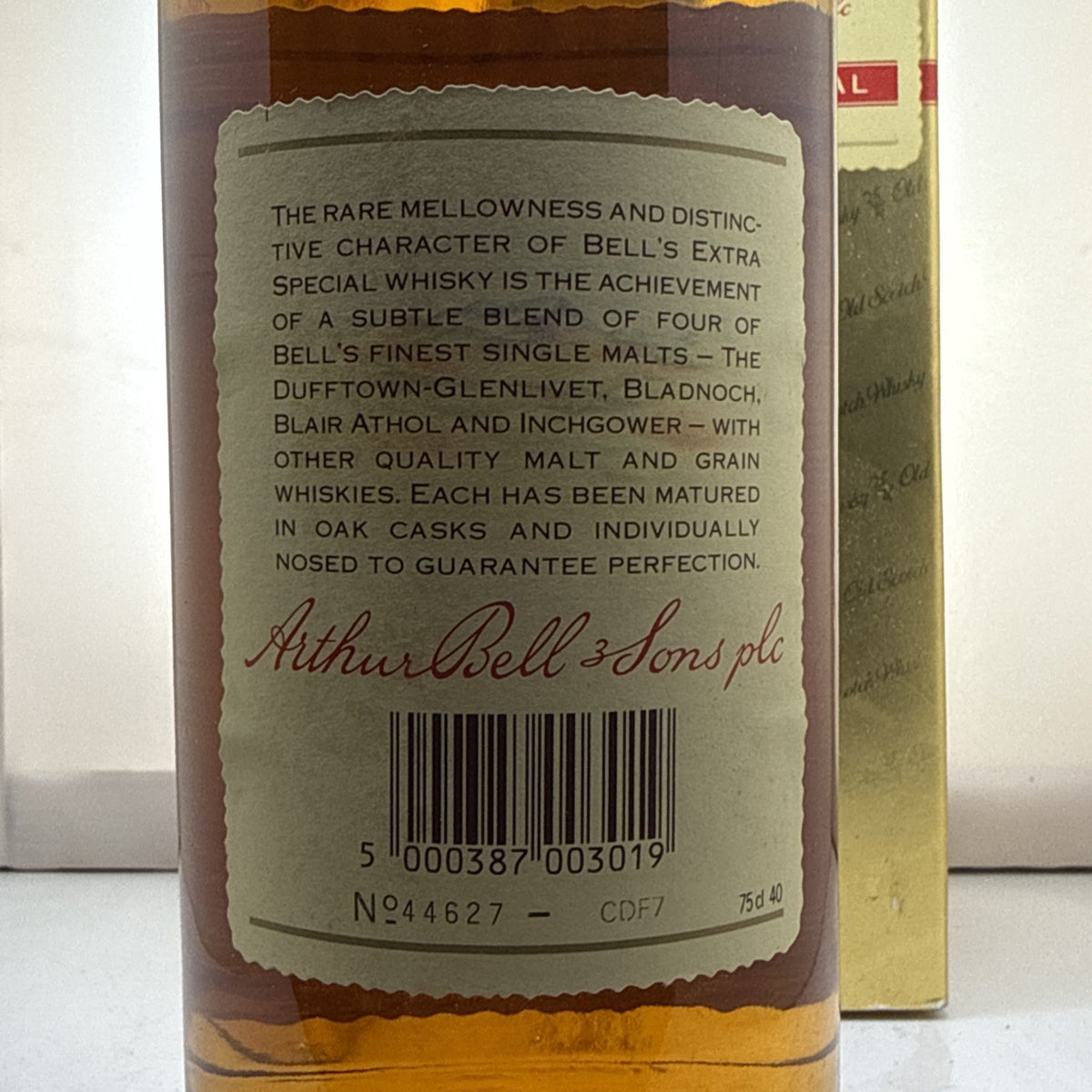 Bell’s Extra Special Old Scotch Whisky, c.1980s bottling, 75 cl