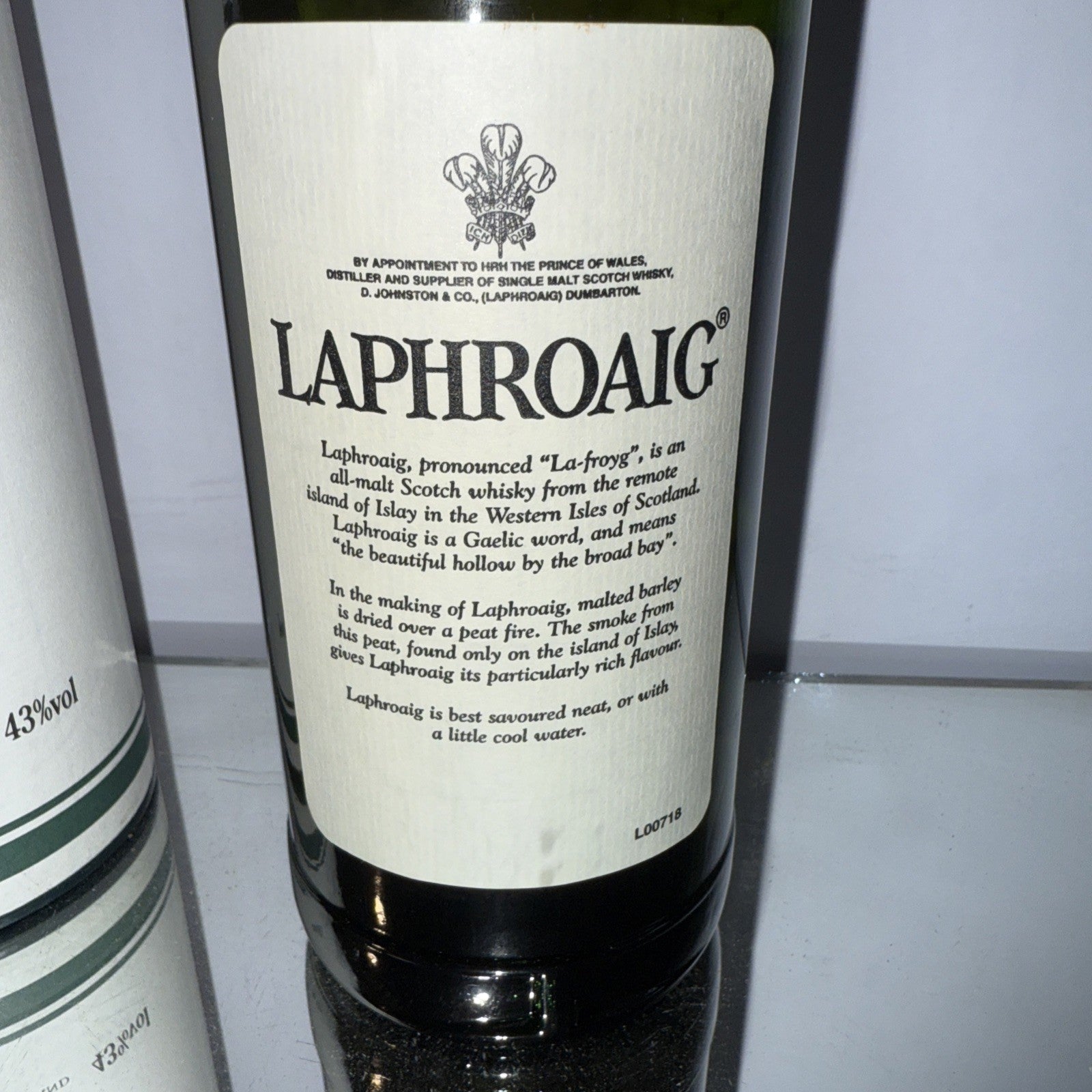 Laphroaig 10 Year Old Islay Malt Scotch Whisky Bottled 2010 1l Bottle 43 %