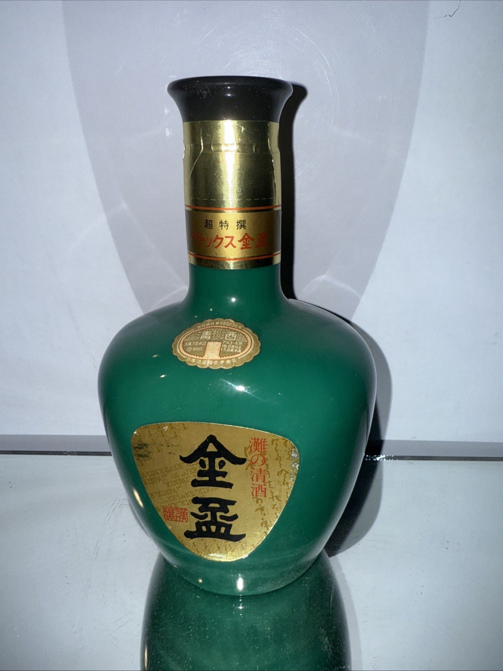 1986 vintage bottle of Sawanotsuru De Luxe Sake
