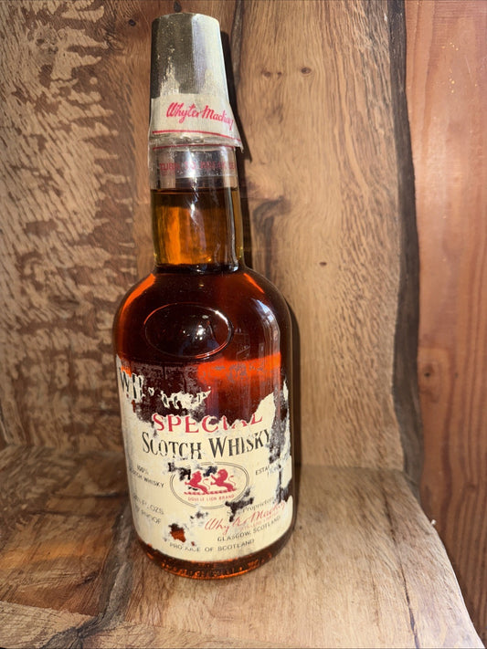 Whyte and Mackay Special scotch whisky 26 2/3 fl oz 70% proof 1970s