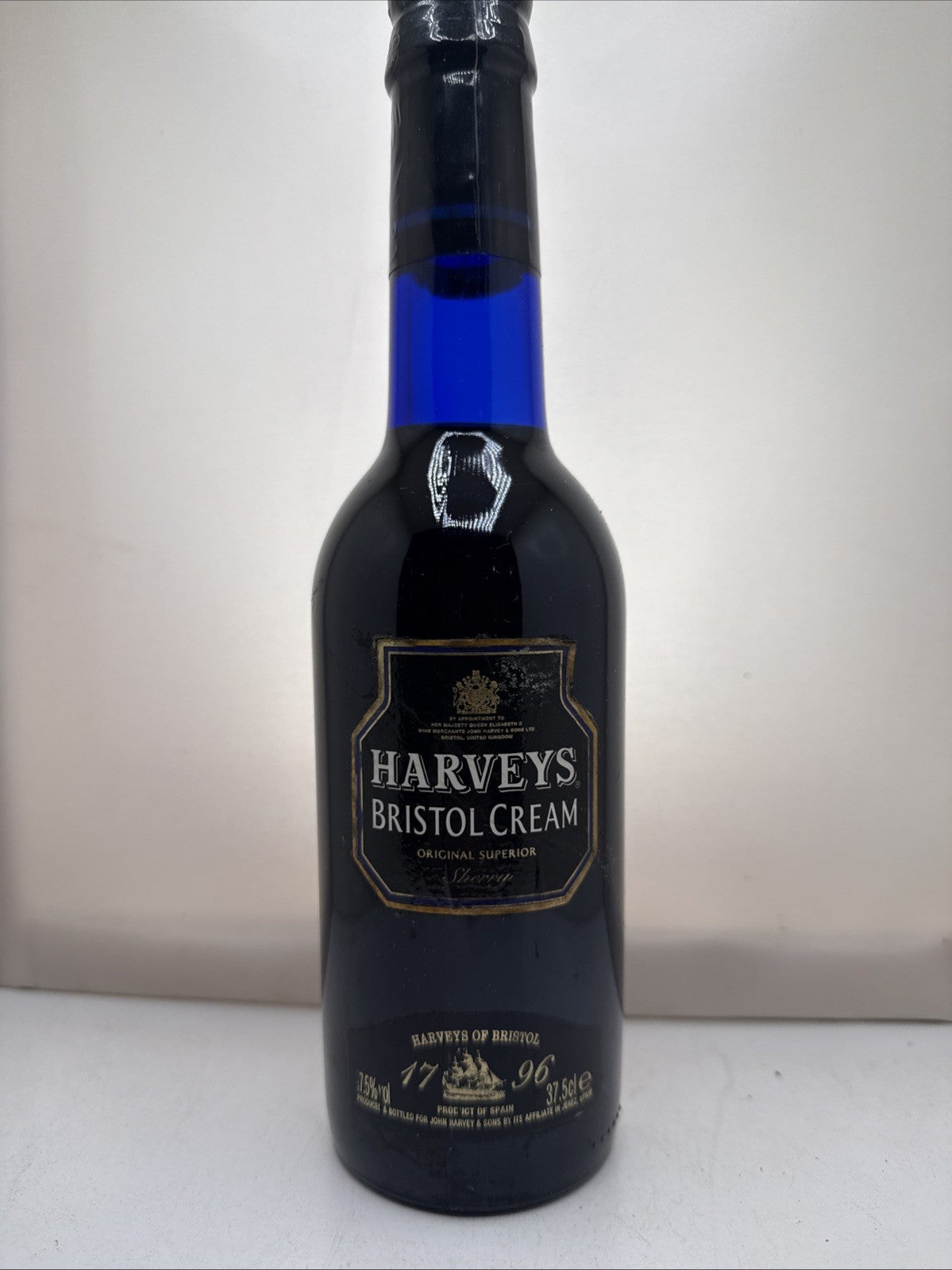 Harveys Fino Luncheon Dry — Very Dry Sherry. 1980s–90s bottling. Sealed.