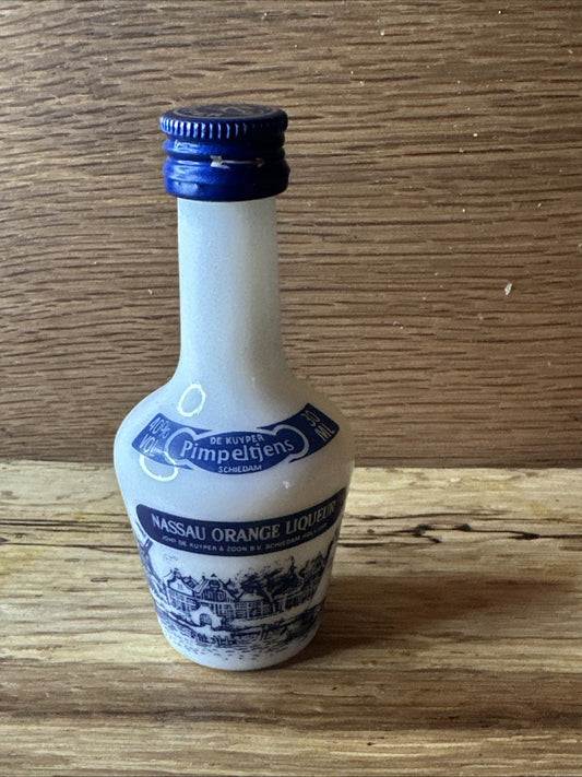 Nassau Orange Liqueur from the brand De Kuyper Miniature Full
