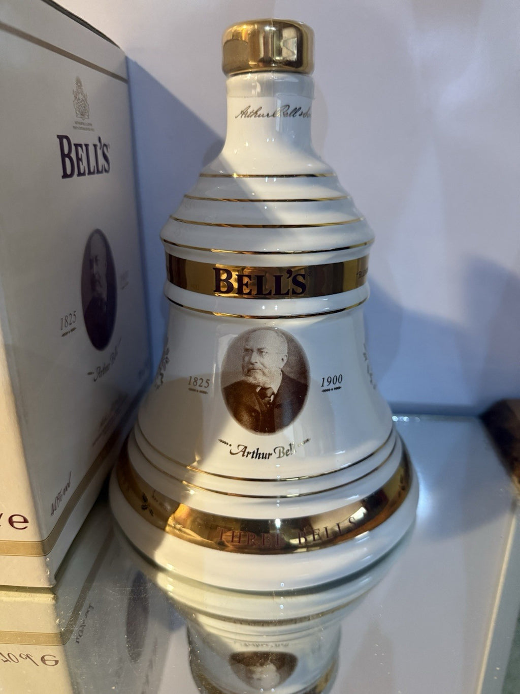 Bells Old Scotch Whisky Christmas 2009 40% 75cl Boxed New Full