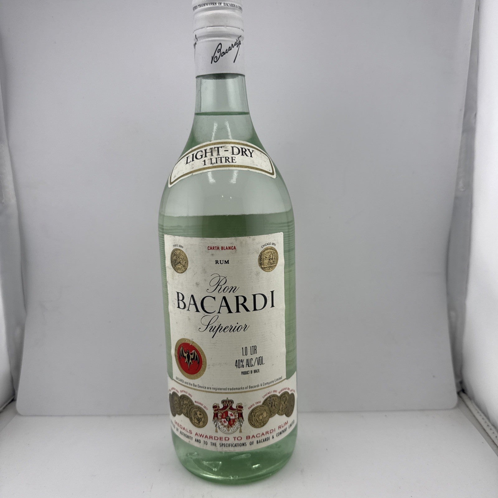 1L Bacardi Carta Blanca; label design and 40% alc/vol date it to the 1990s.