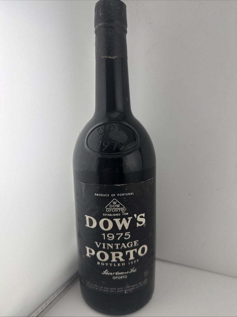 Dow’s 1975 Vintage Port 75cl Bottled 1977 Oporto Portugal