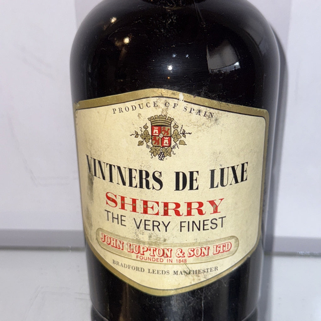 Vintners de Luxe Sherry•  Own-label sherry from John Lupton&Son Ltd Dated 1950s