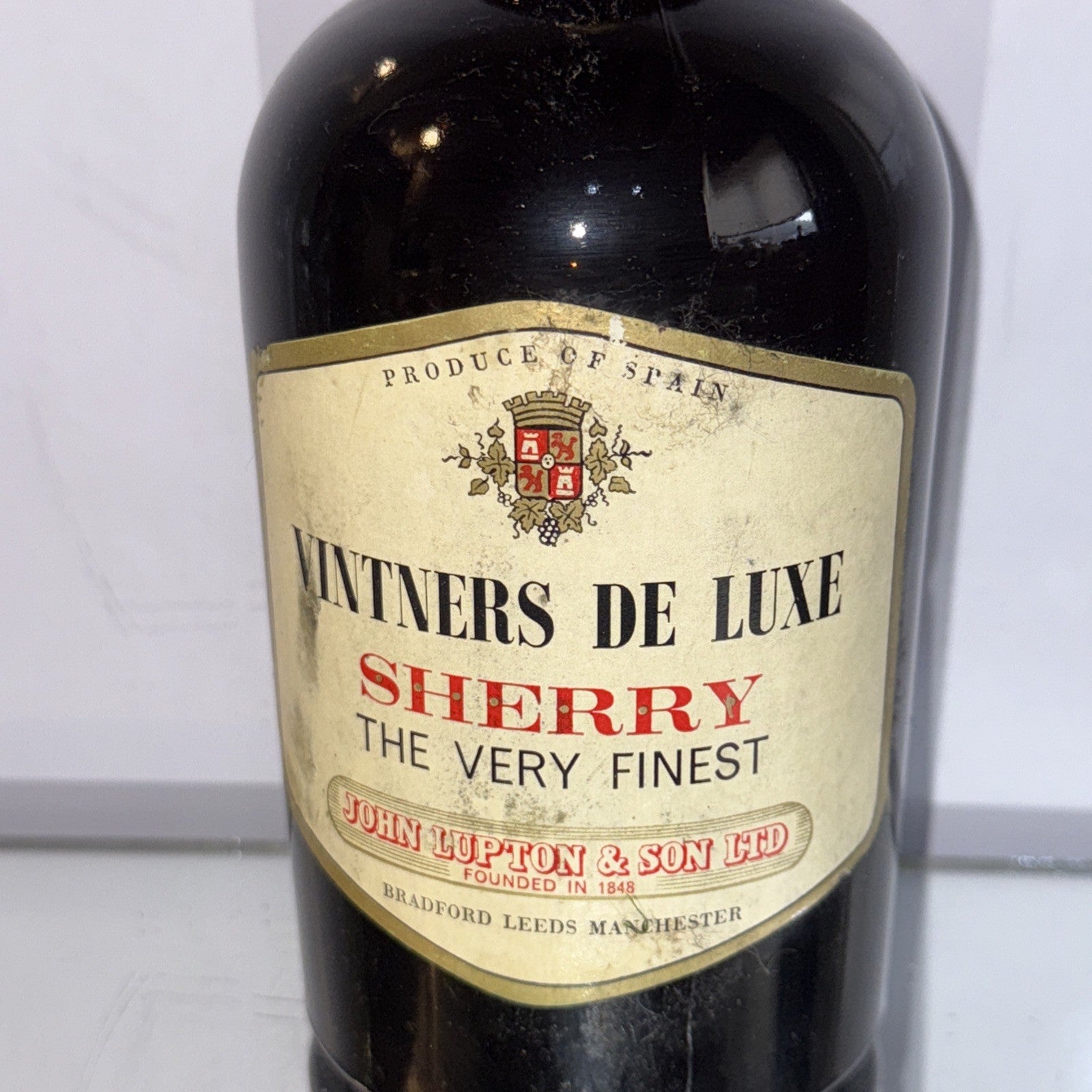 Vintners de Luxe Sherry•  Own-label sherry from John Lupton&Son Ltd Dated 1950s