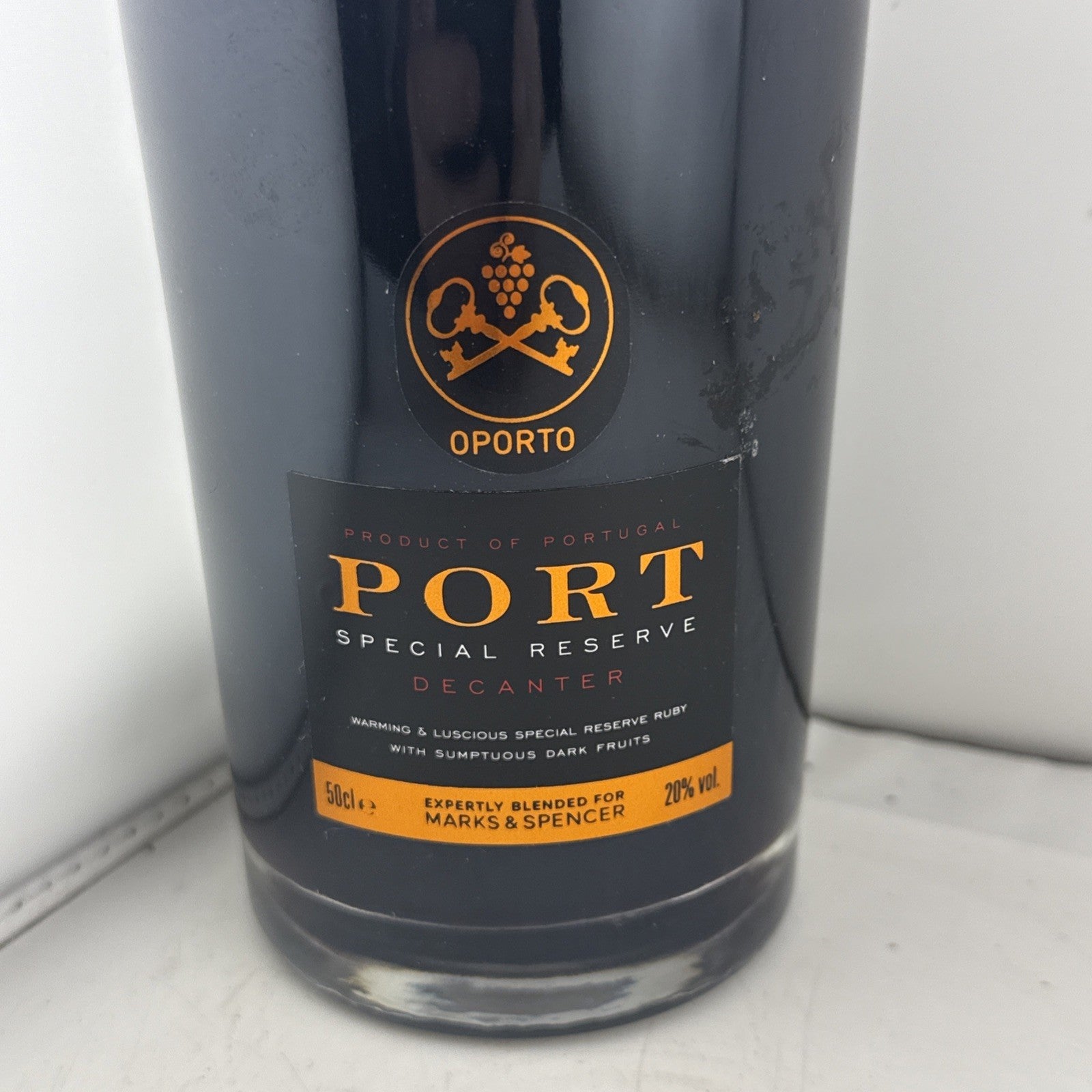 M&S Special Reserve Ruby Port Decanter 50cl 20%.
