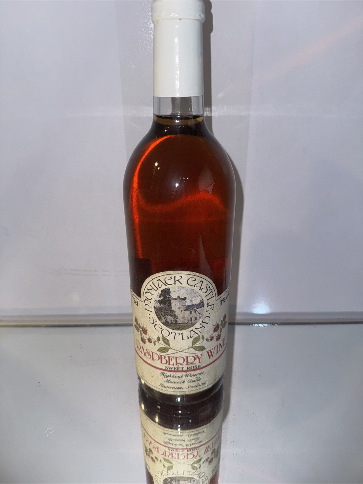 Moniack Castle - Scotish Sweet Rosé - 75cl Raspberry Wine