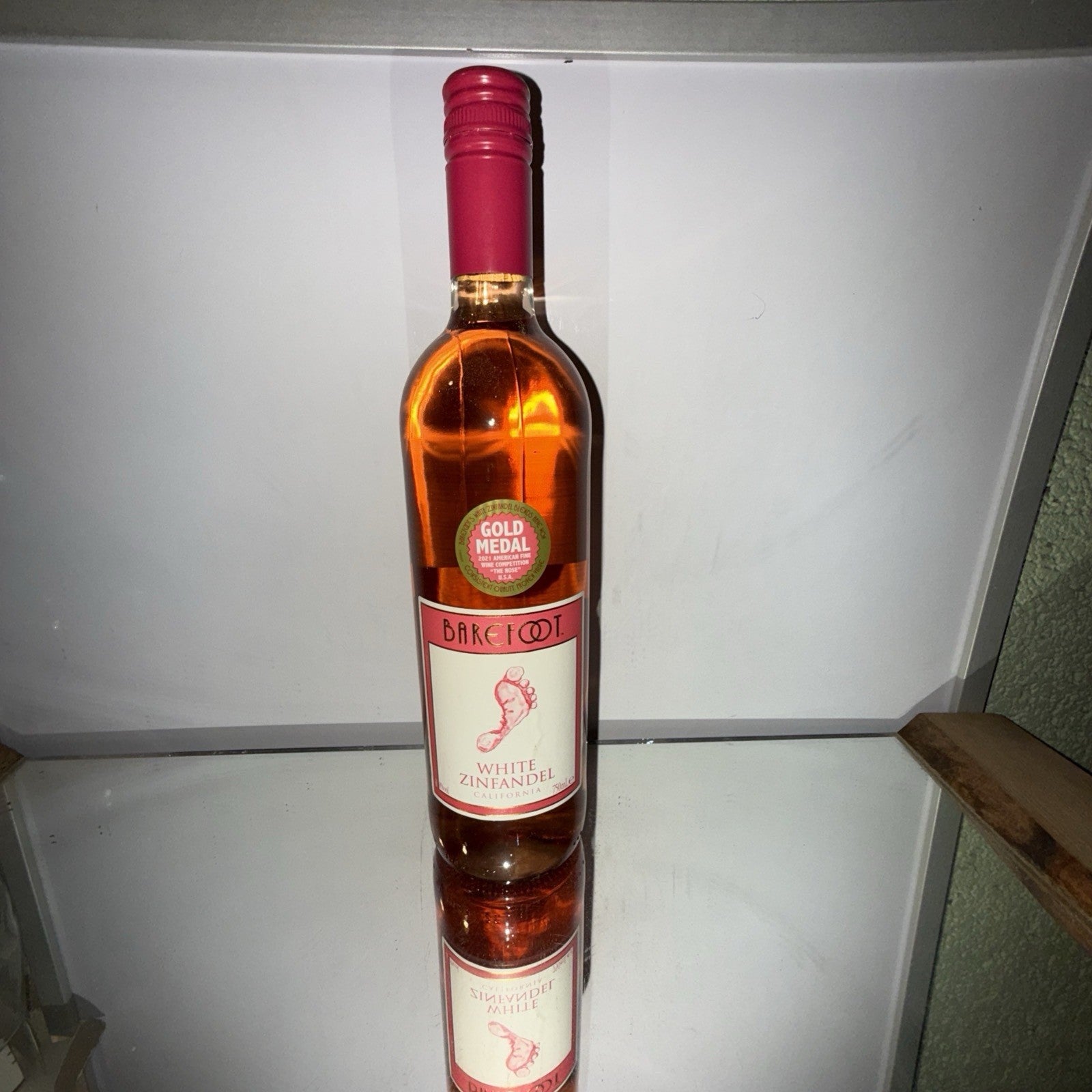 Barefoot White Zinfandel is an approachable, off-dry California rosé wine