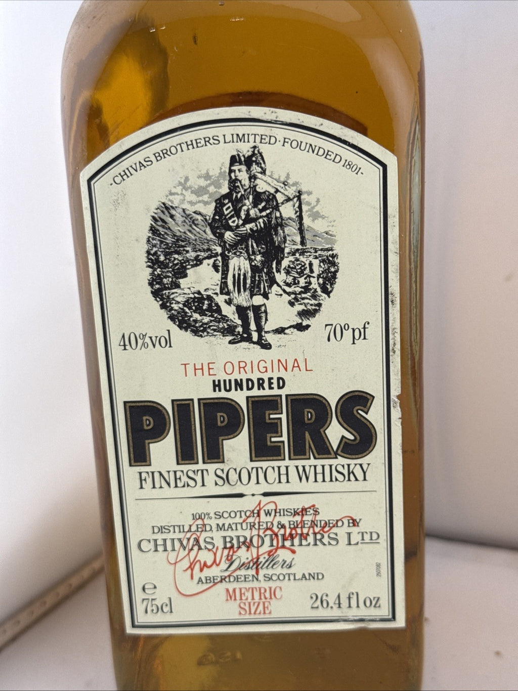 100 Pipers Finest Scotch Whisky 75cl 40% Vintage 1980s Chivas