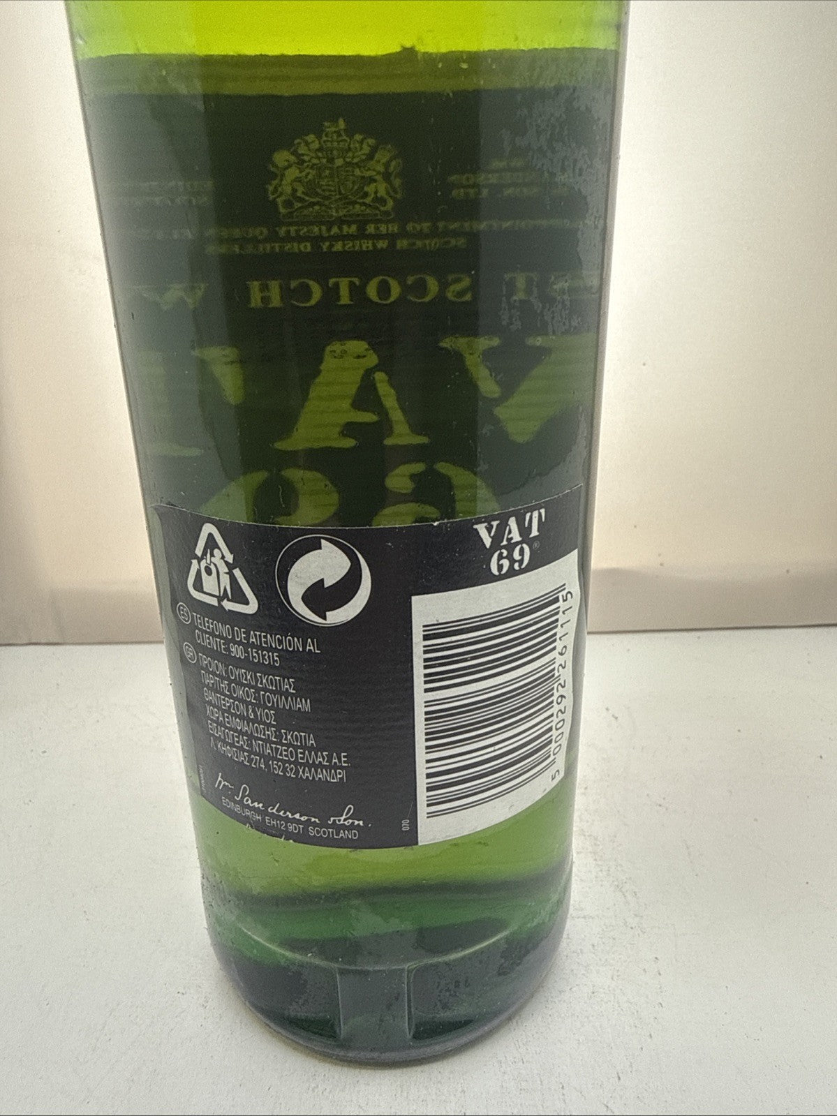 VAT 69 — 70cl — Edinburgh — Royal Warrant — Blended Scotch — Sealed