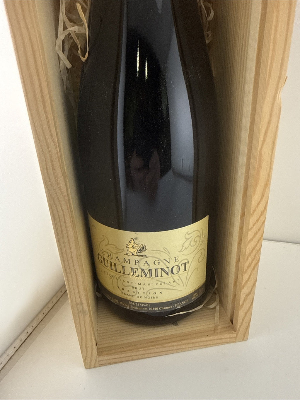 Champagne Guilleminot Tradition Blanc de Noirs wooden presentation box Full