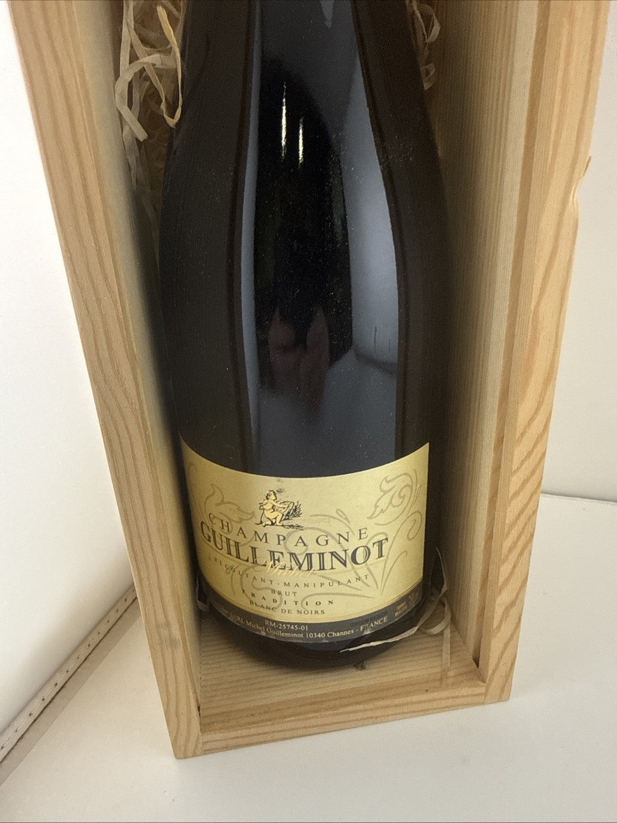 Champagne Guilleminot Tradition Blanc de Noirs wooden presentation box Full