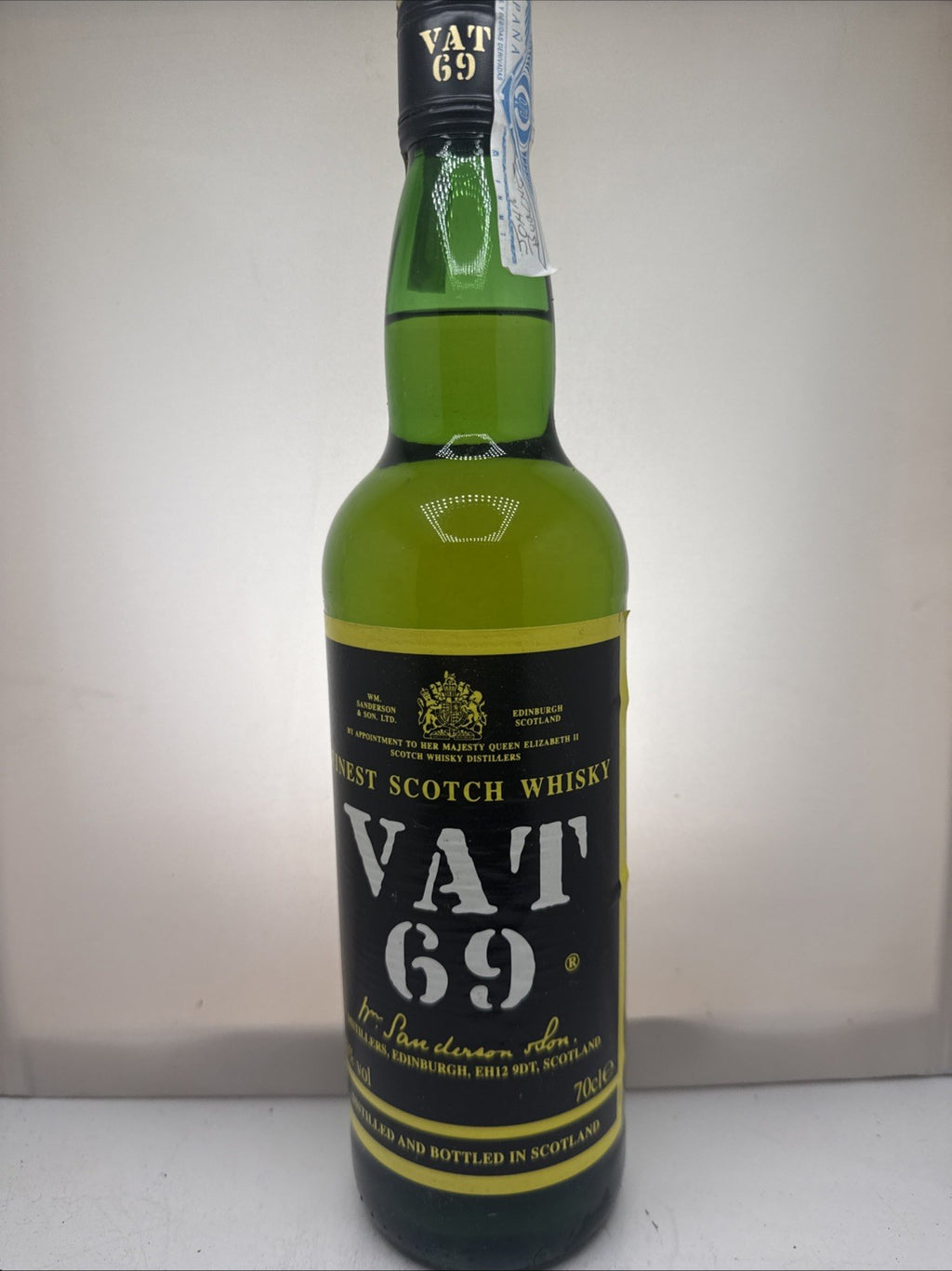 VAT 69 — 70cl — Edinburgh — Royal Warrant — Blended Scotch — Sealed