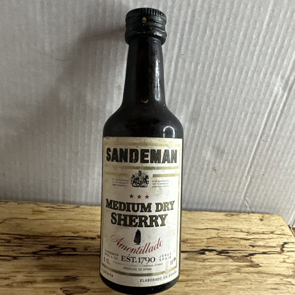 Sandeman Medium Dry Sherry Amontillado miniature