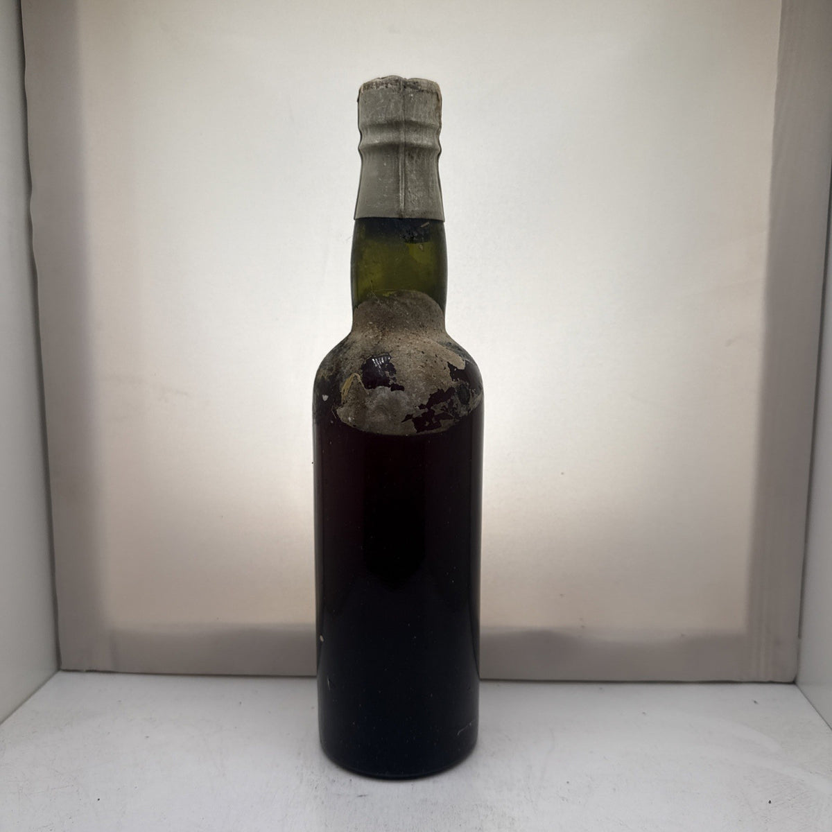 ½ Bottle — Tuke Holdsworth 1934 — James Hawker Plymouth — 92yo —Good Level Rare!