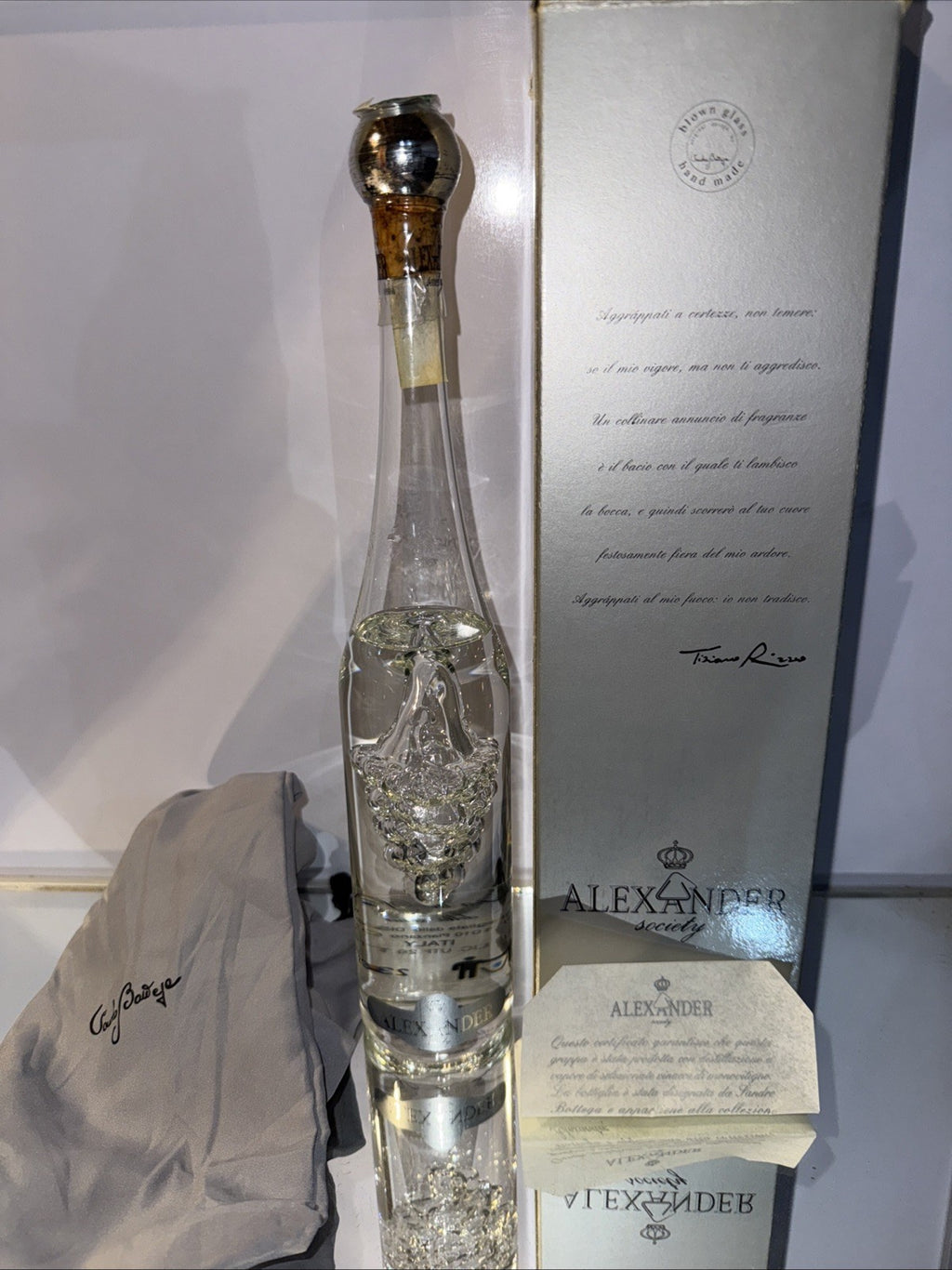 Alexander Society Grappa di Barrique Invecchiata (0.35L, 43% ABV) Stunning