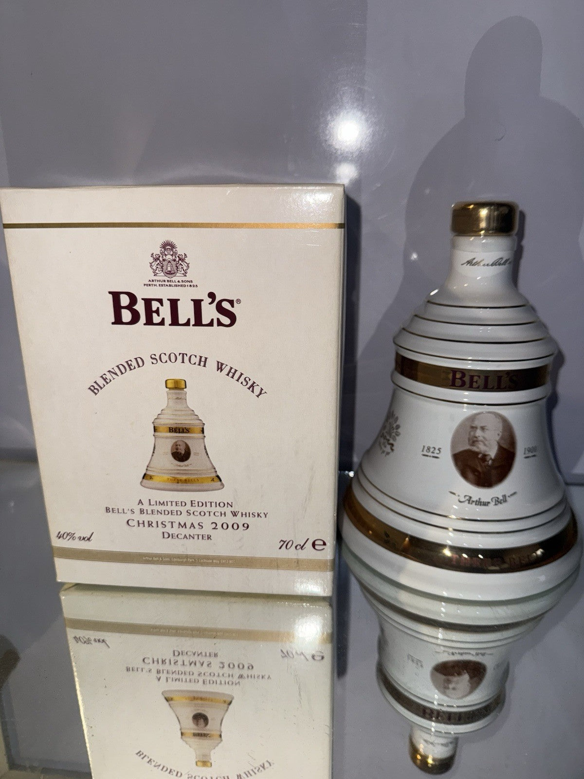Bells Old Scotch Whisky Christmas 2009 40% 75cl Boxed New Full