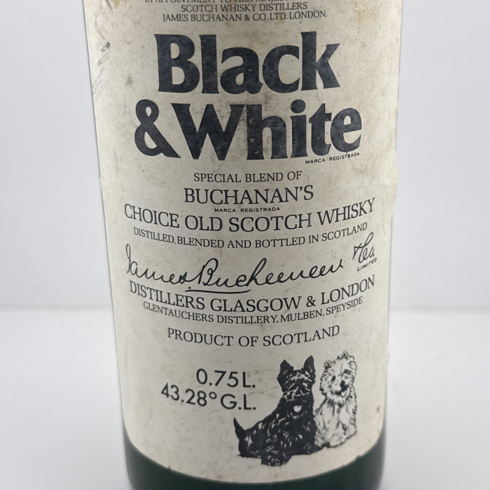 Black & White Scotch (0.75L); Italian import label dates it to the 1970s.