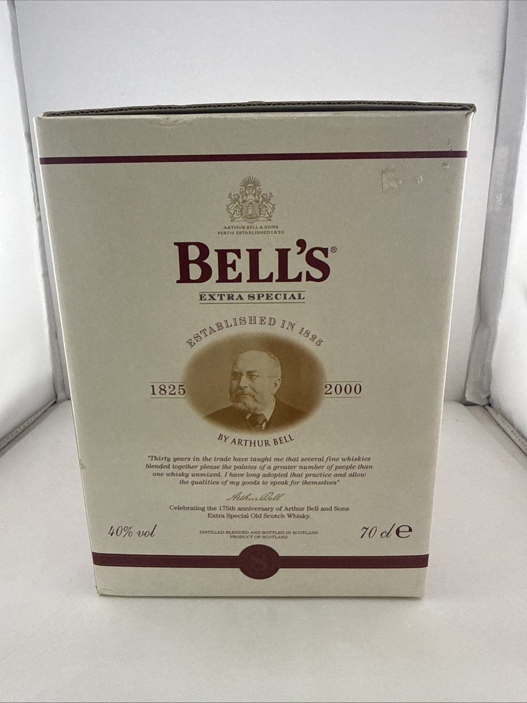 Bell’s Extra Special 2000 Christmas Bell Decanter 8 Year Old 70cl Full