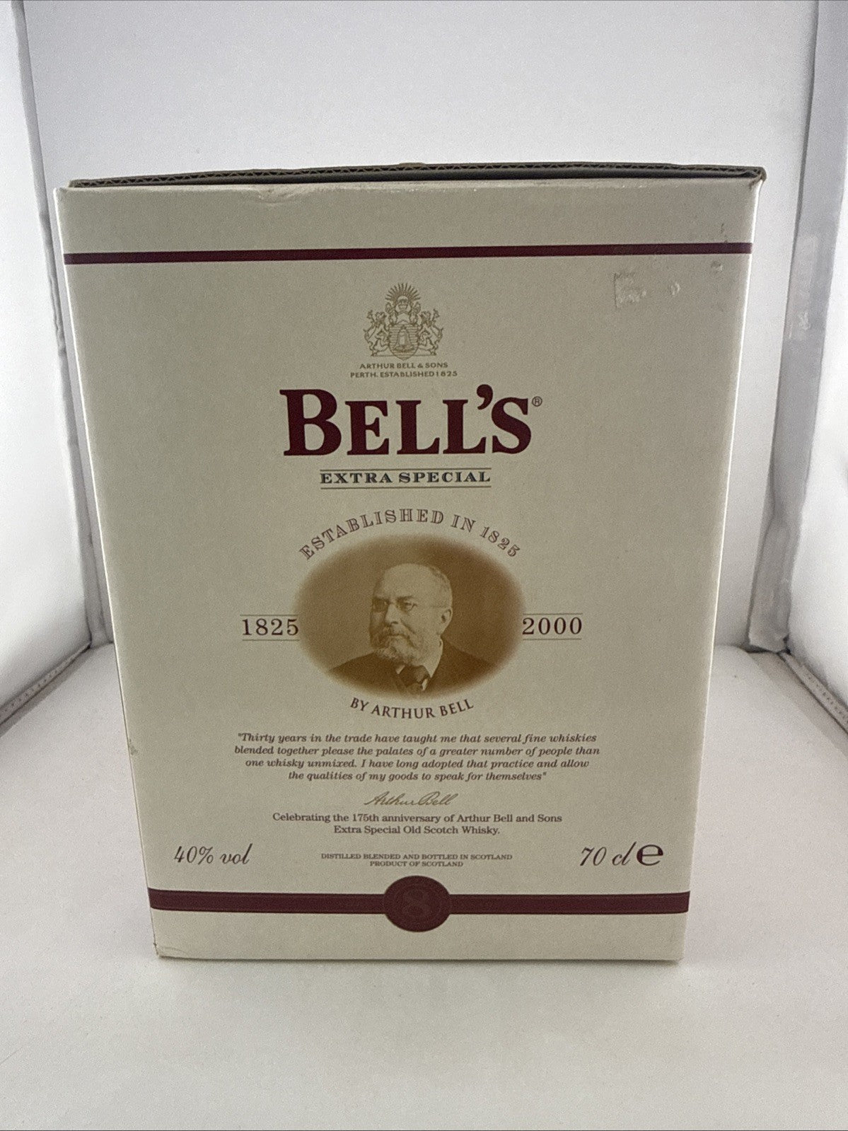 Bell’s Extra Special 2000 Christmas Bell Decanter 8 Year Old 70cl Full