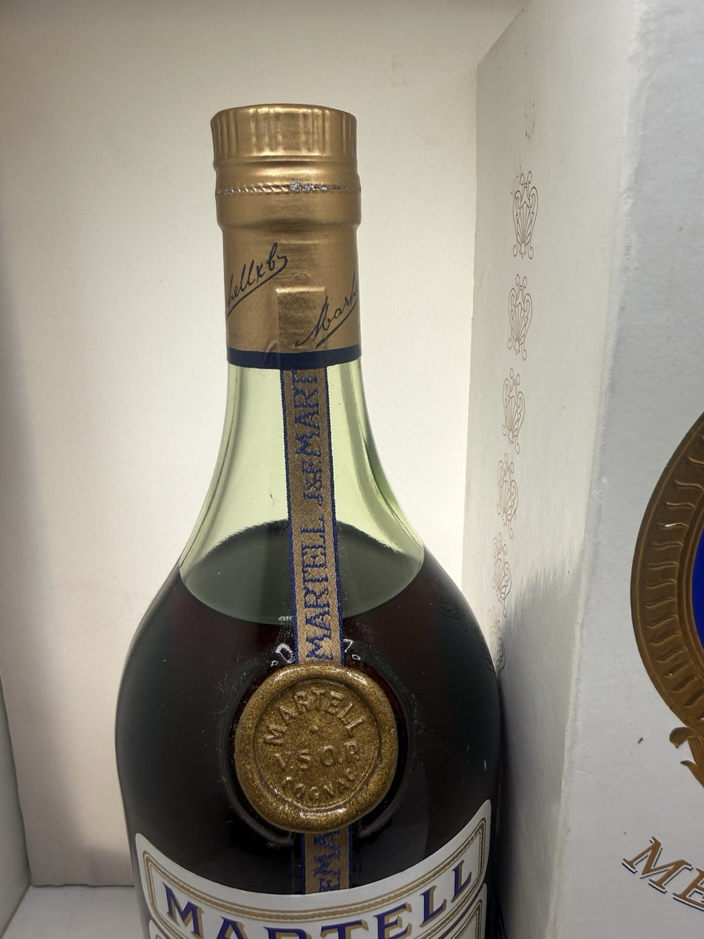 Martell Médaillon VSOP Cognac, c.1970s‑80s bottling, 32 US fl oz / ~94 cl