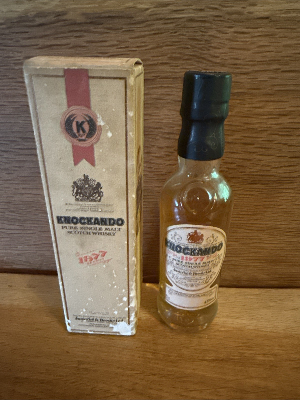 Knockandu 1977 whisky Miniature