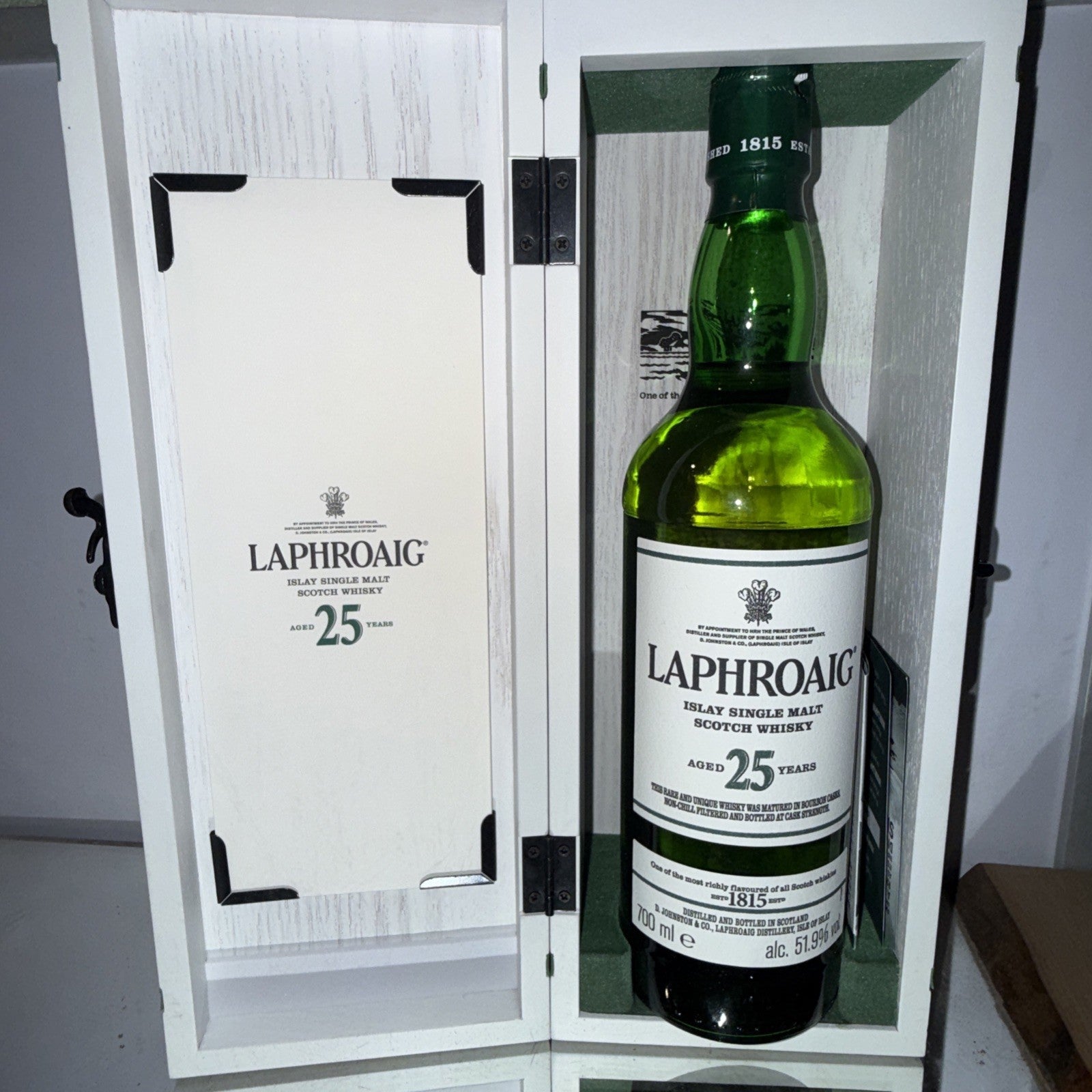 Laphroaig 25 Year Old – cask strength (51.9% vol), 70cl L1025  Sp 2010 Bottle