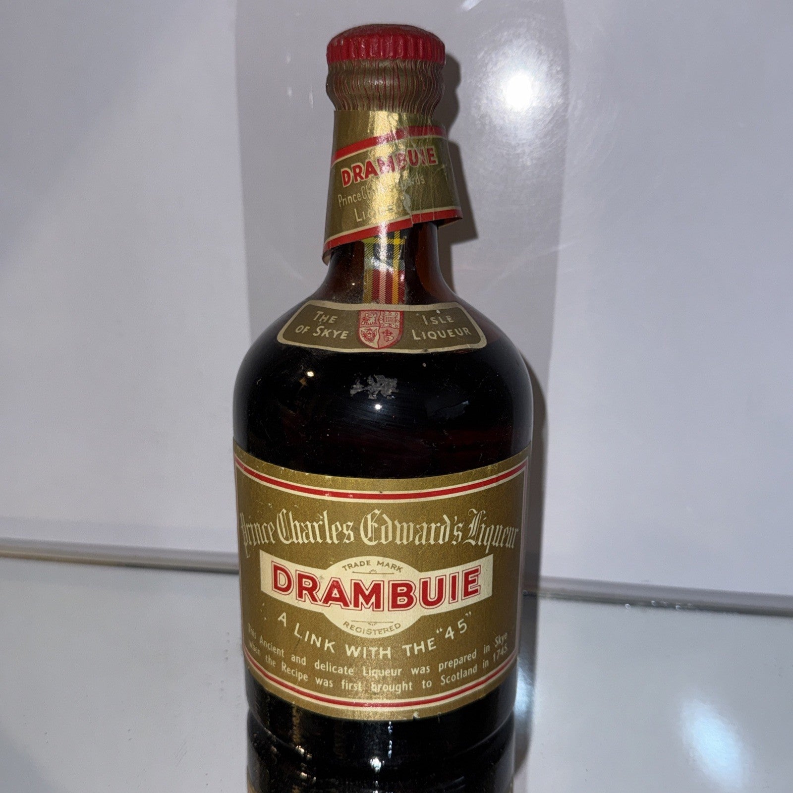 Drambuie Liquor 26 2/3 Floz  70 Proof Bottled 1960s