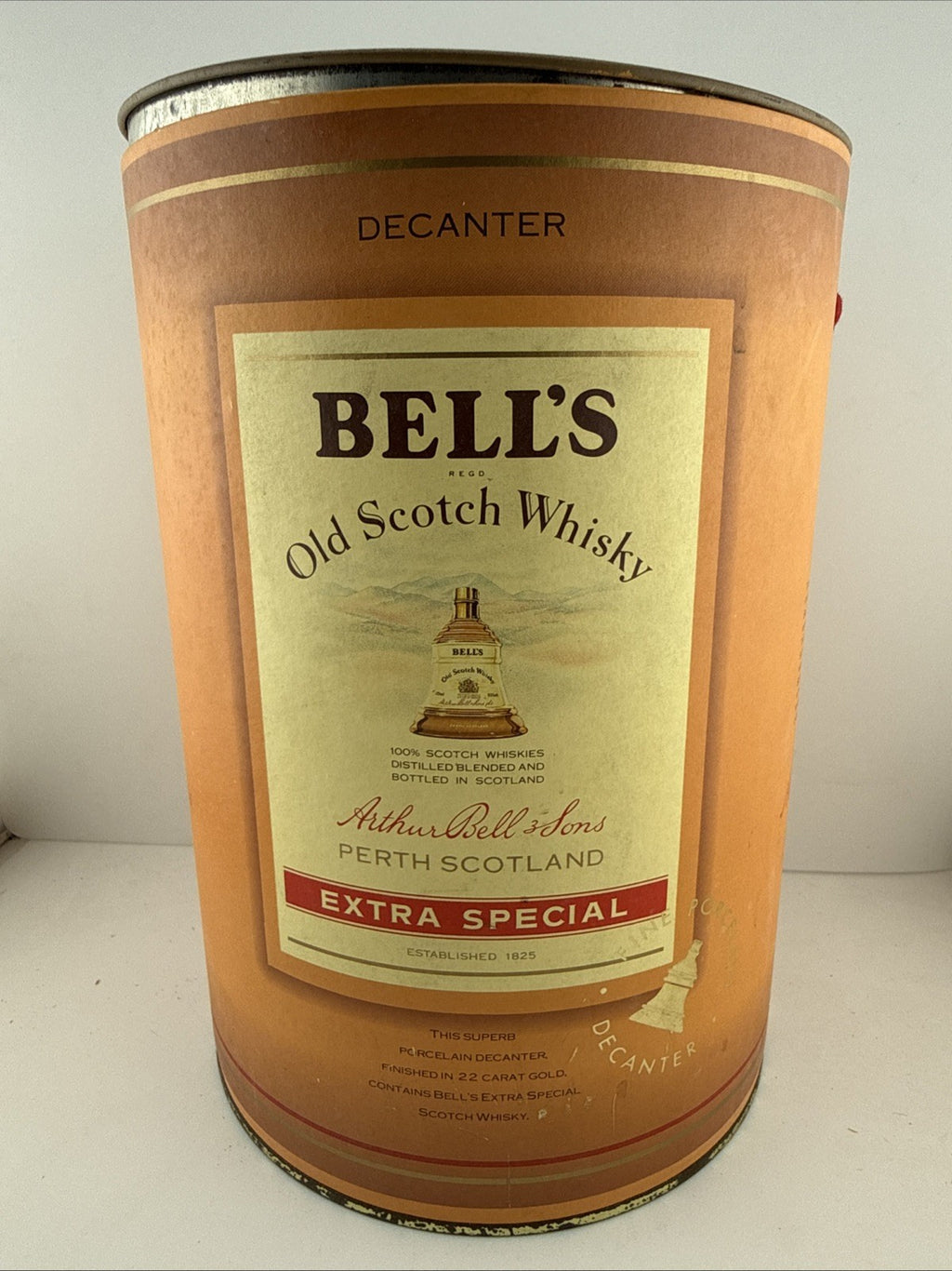 Bell’s 8 Year Old 43% Fine Old Scotch Whisky Porcelain Decanter + Tube Full