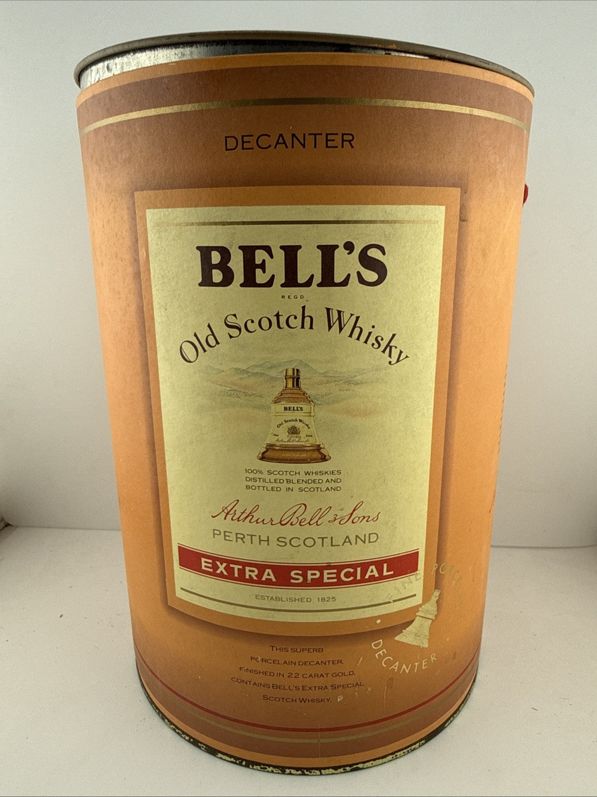 Bell’s 8 Year Old 43% Fine Old Scotch Whisky Porcelain Decanter + Tube Full